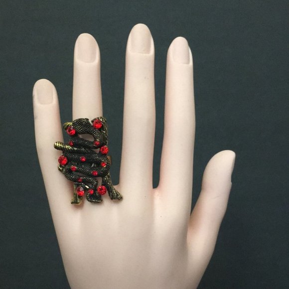 Unique Snake Ring - Picture 4 of 8